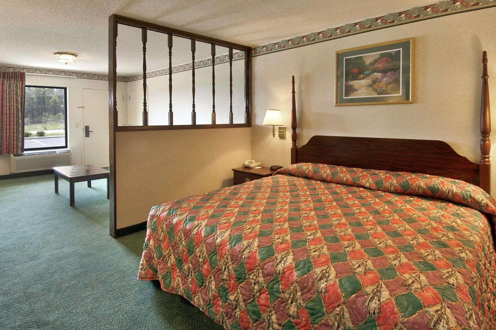 Executive Inn By Oyo Ridgeway I-77 Room photo